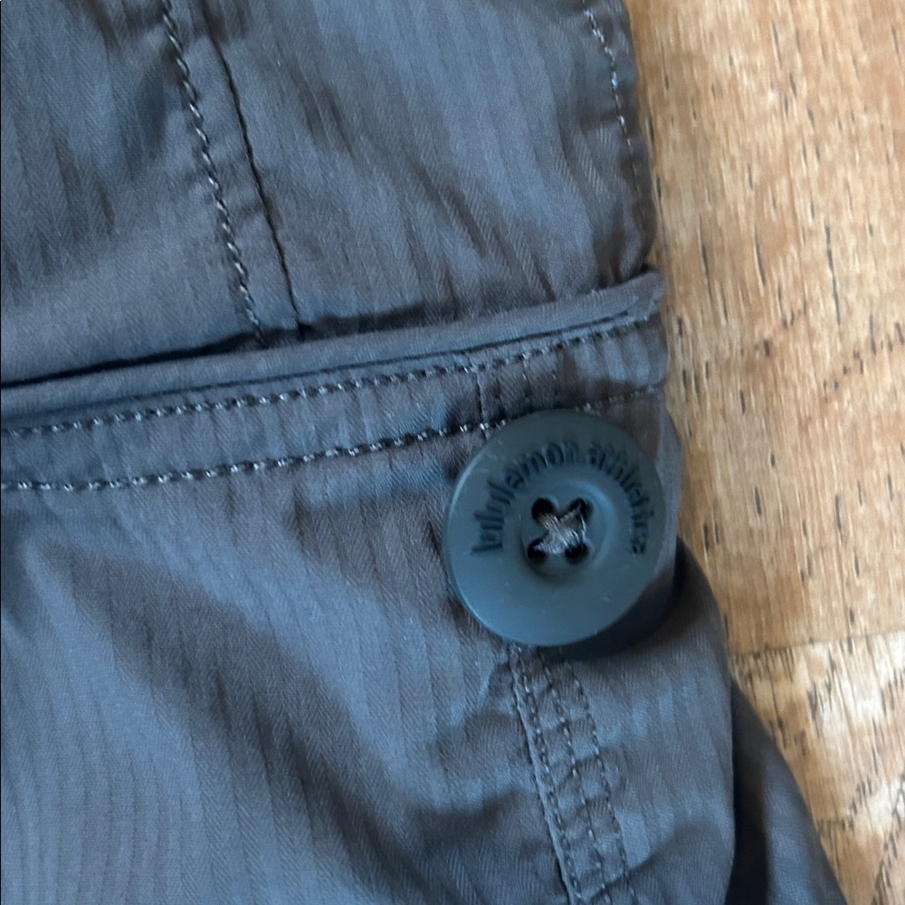 Lululemon yoga camp pants army green - Picture 6 of 8